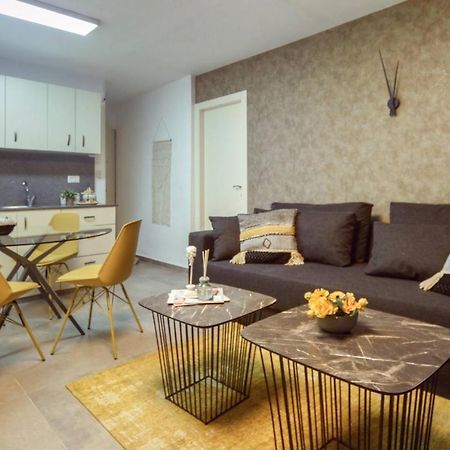 Authentic One Bedroom Apartment In City Center Jerusalem Eksteriør billede