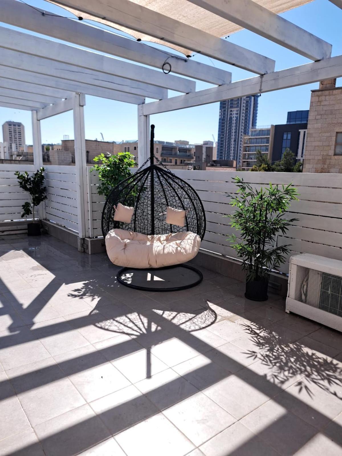 Authentic One Bedroom Apartment In City Center Jerusalem Eksteriør billede