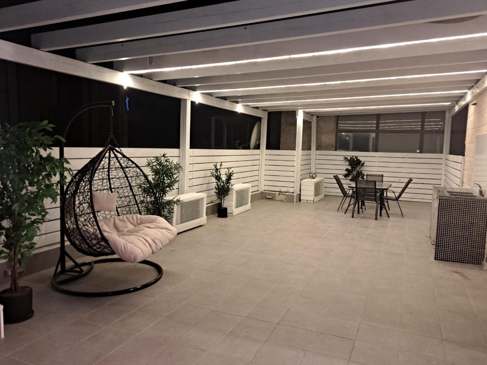 Authentic One Bedroom Apartment In City Center Jerusalem Eksteriør billede
