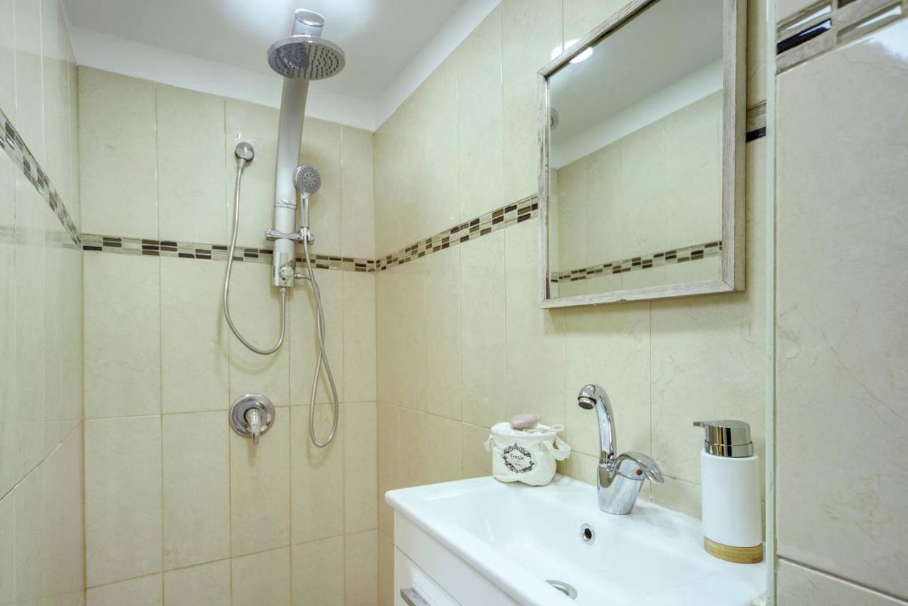Authentic One Bedroom Apartment In City Center Jerusalem Eksteriør billede