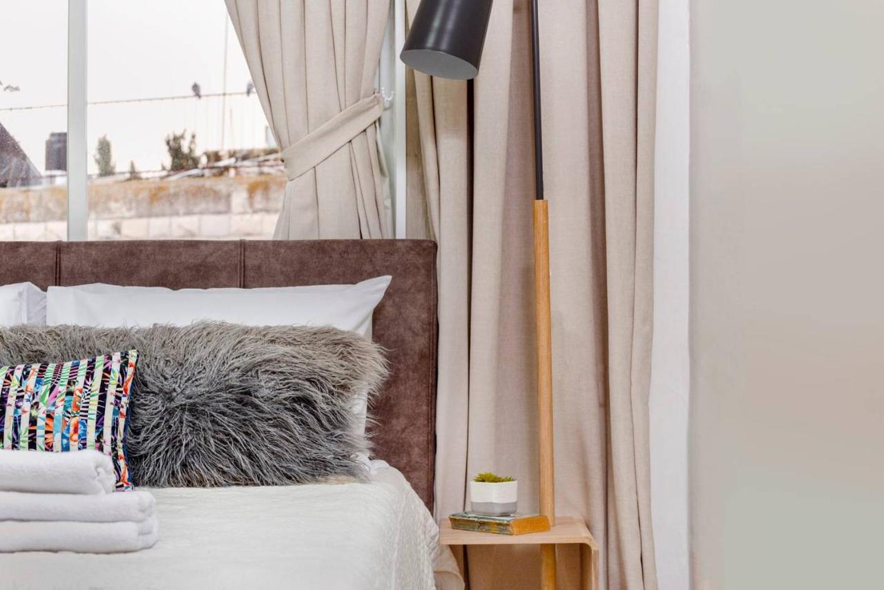 Authentic One Bedroom Apartment In City Center Jerusalem Eksteriør billede